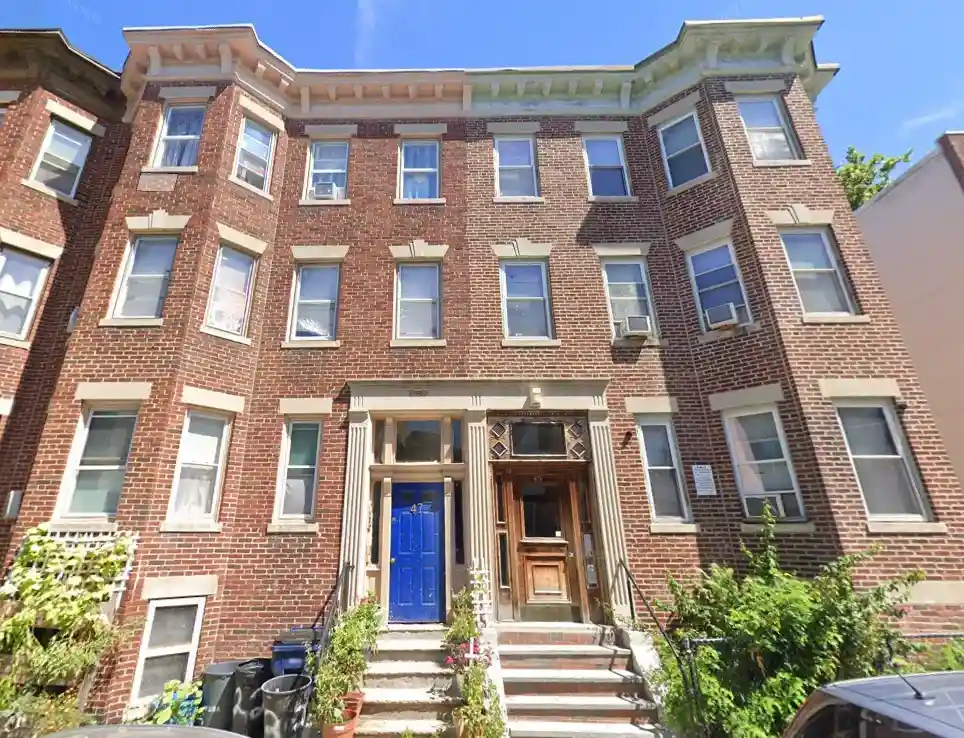 Holworthy Sober House